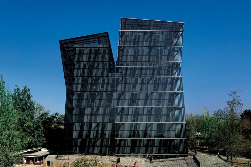 galleries/2016/01/13/alejandro-aravena-s-architecture-crusade/160113-aravena-architecture-01_o91v0z