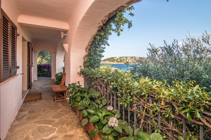 galleries/2014/10/18/omg-i-want-this-house-porto-cervo-italy/141014-omg-villa-forte-porto-08_fy3u6m