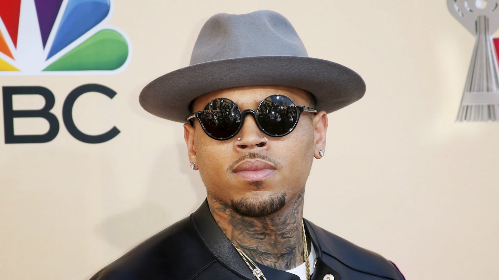 cheats/2016/01/25/cops-drop-chris-brown-battery-case/160103-chris-brown-cheat_mgkftx