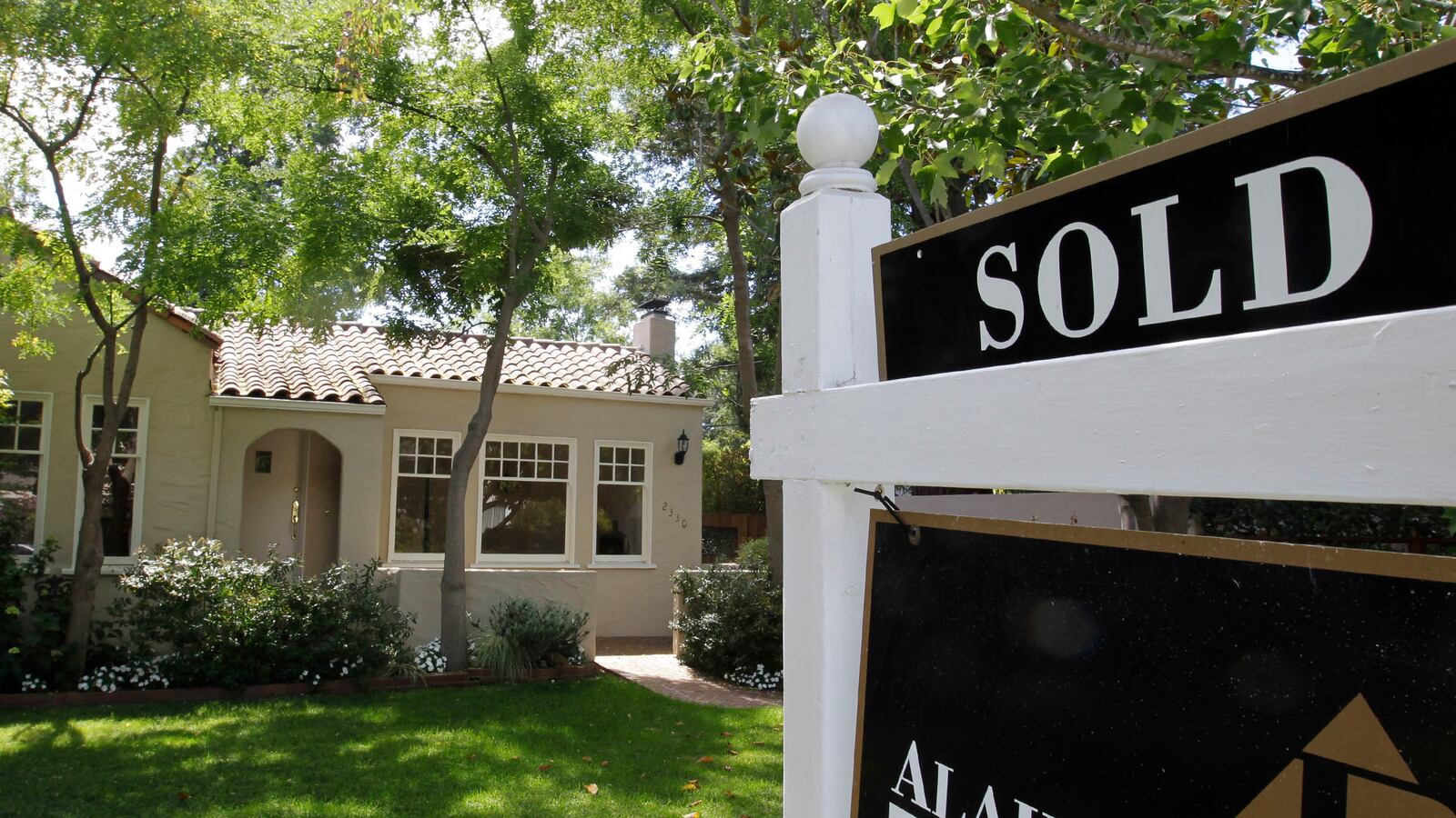 cheats/2013/05/28/u-s-housing-market-picks-up/housing-market-up-zeitlin_vvda4w
