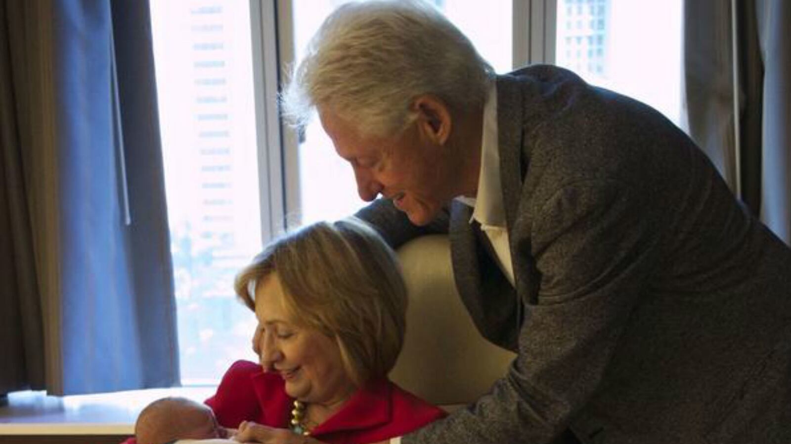 cheats/2014/09/27/chelsea-clinton-gives-birth-to-baby-girl/140928-clintoncharlotte-cheat_x6o3iv