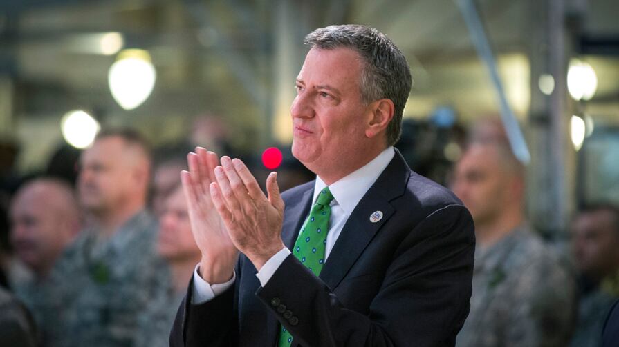 articles/2014/03/21/can-de-blasio-be-less-blah-the-mayor-who-needs-a-makeover/140320-grove-deblasio-tease_aeqjsv