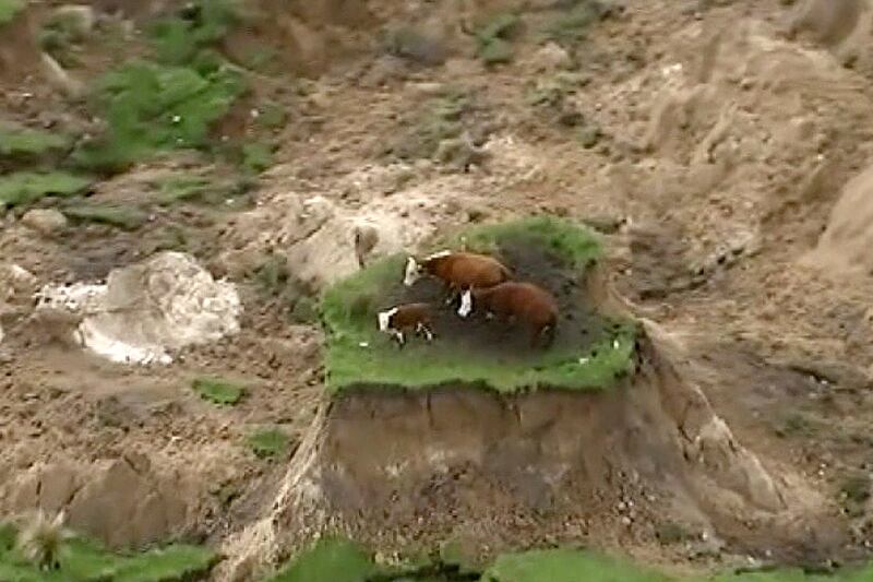 cheats/2016/11/14/new-zealand-rocked-by-aftershock-quakes/161114-New-Zealand-Earthquake-GAL-08_aftfwx