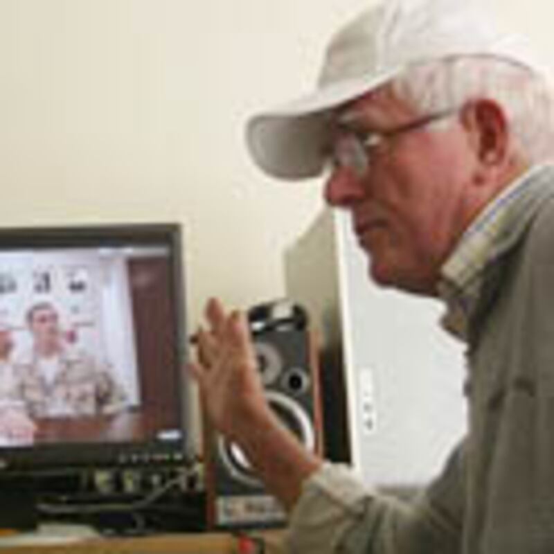 articles/2008/11/10/phil-donahue-returns-to-tv-tomorrow/datskovsky-donahue-1_4154_dnrbd6