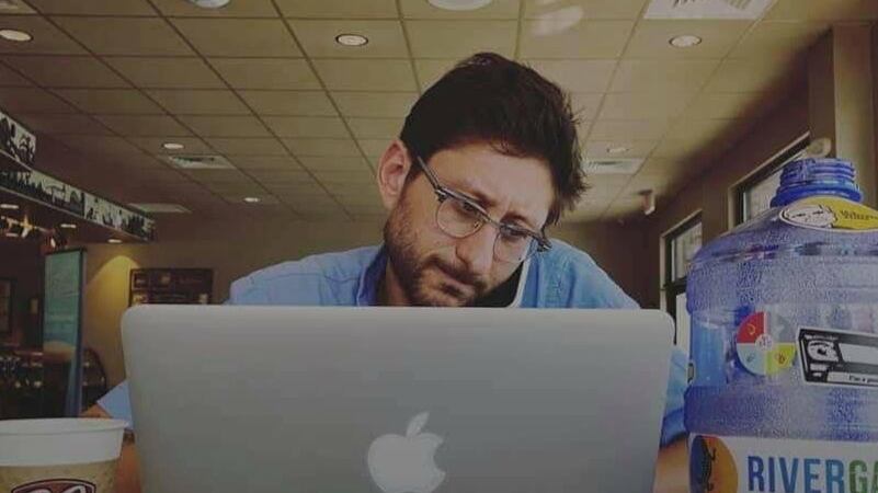 2021-11-12T105637Z_18876378_RC2YSQ9QJX23_RTRMADP_3_MYANMAR-POLITICS-JOURNALIST_e8srpv