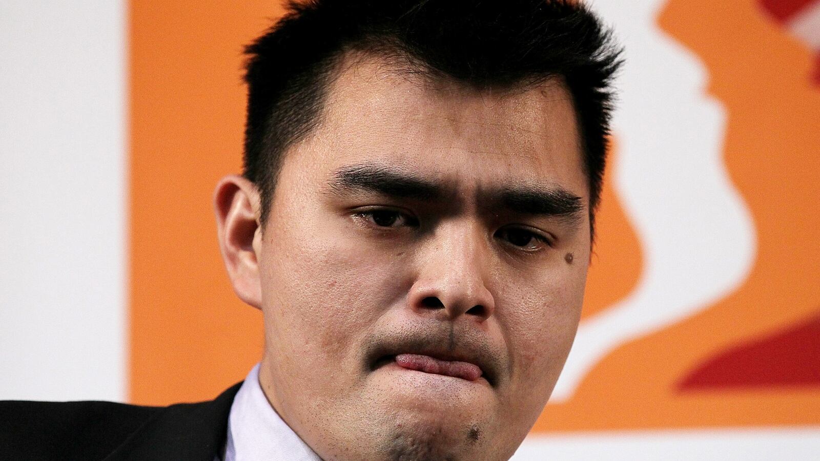 cheats/2014/07/15/border-patrol-cuffs-jose-antonio-vargas/140715-jose-antonio-vargas-cheat_osfvaw