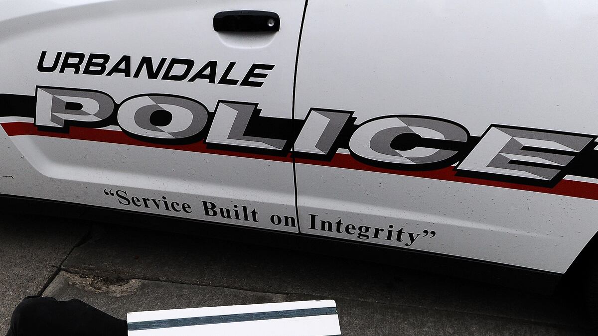 cheats/2016/11/02/2-cops-killed-in-ambush-attacks/161102-urbandale-des-moines-police-shot-cheat_mb2onz