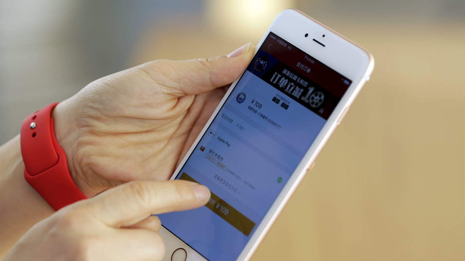 cheats/2016/02/17/google-ceo-backs-apple-in-iphone-fight/160218-google-backs-apple-iphone-fight-cheat_vvoqnn