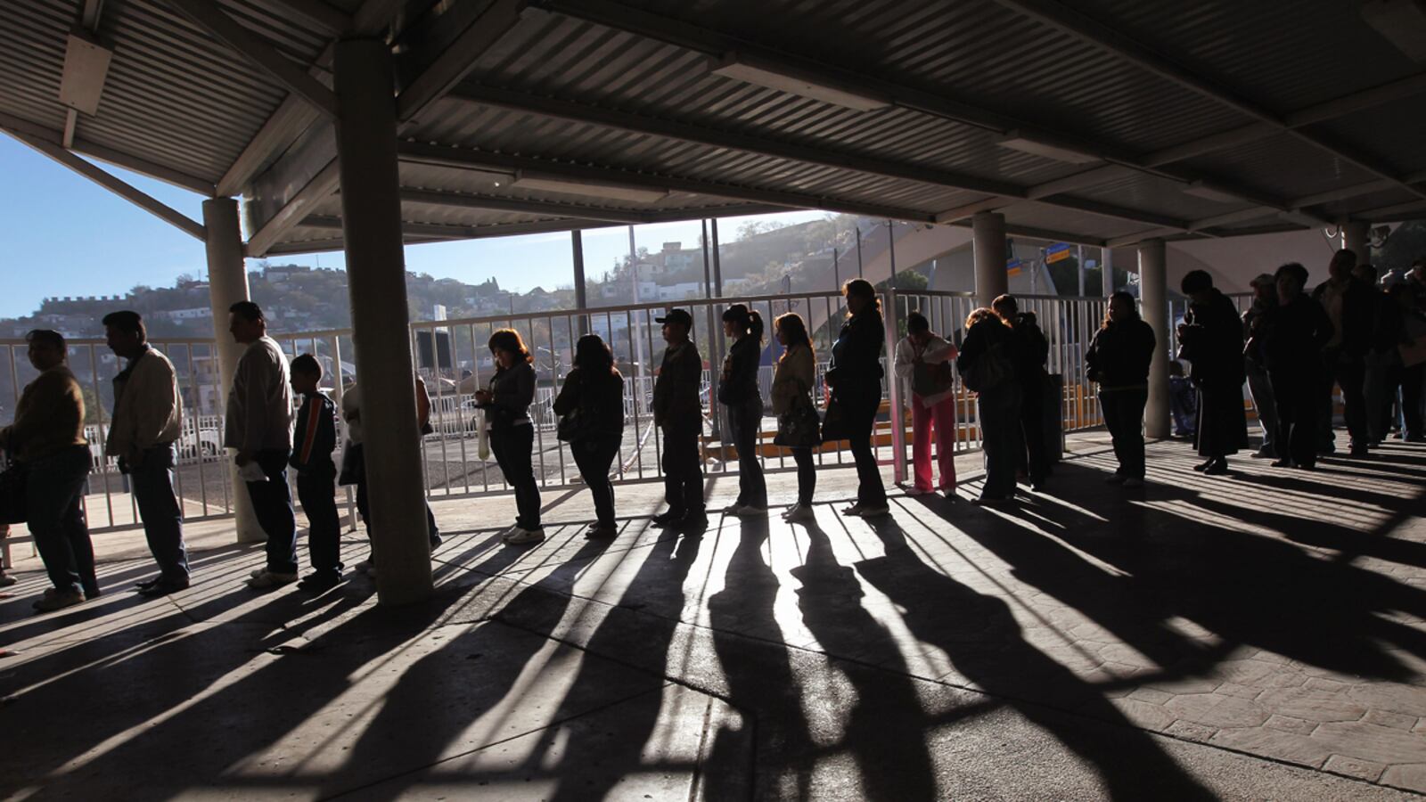 cheats/2012/04/22/immigration-law-heads-to-supremes/immigration-supreme-court-overnight_bhdwjz