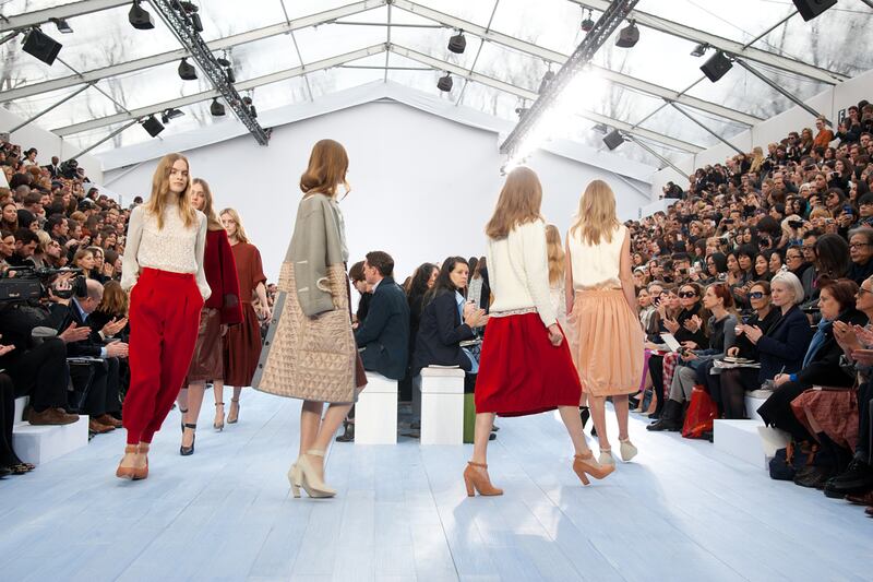 galleries/2012/03/07/louis-vuitton-alexander-mcqueen-and-more-paris-fashion-week-fall-winter-2012-photos/paris-fashion-wrap-chloe_mpkw5c