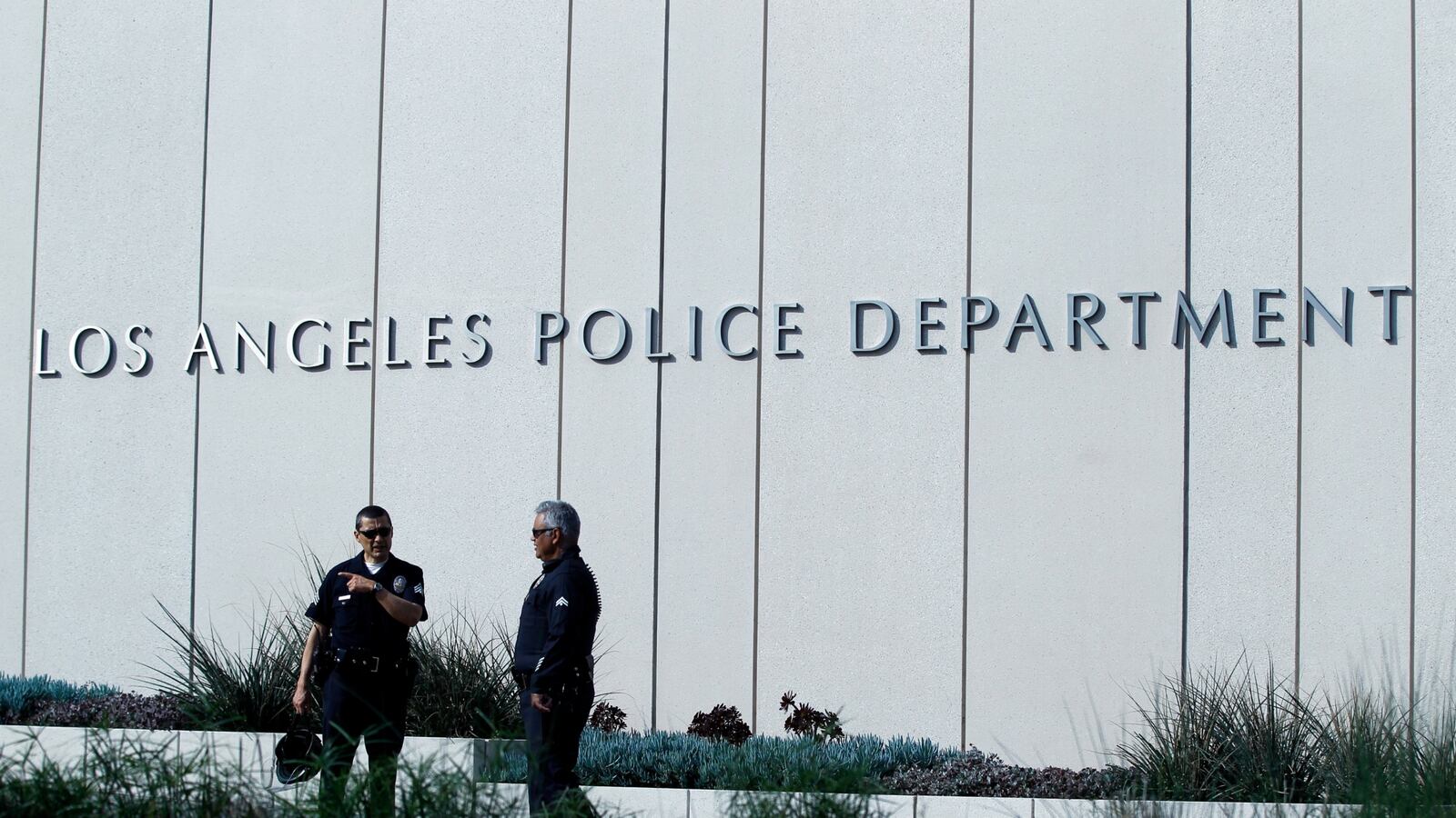 cheats/2016/01/27/lapd-cleared-for-women-shot-in-manhunt/160127-lapd-dorner-cheat_cmr4f1