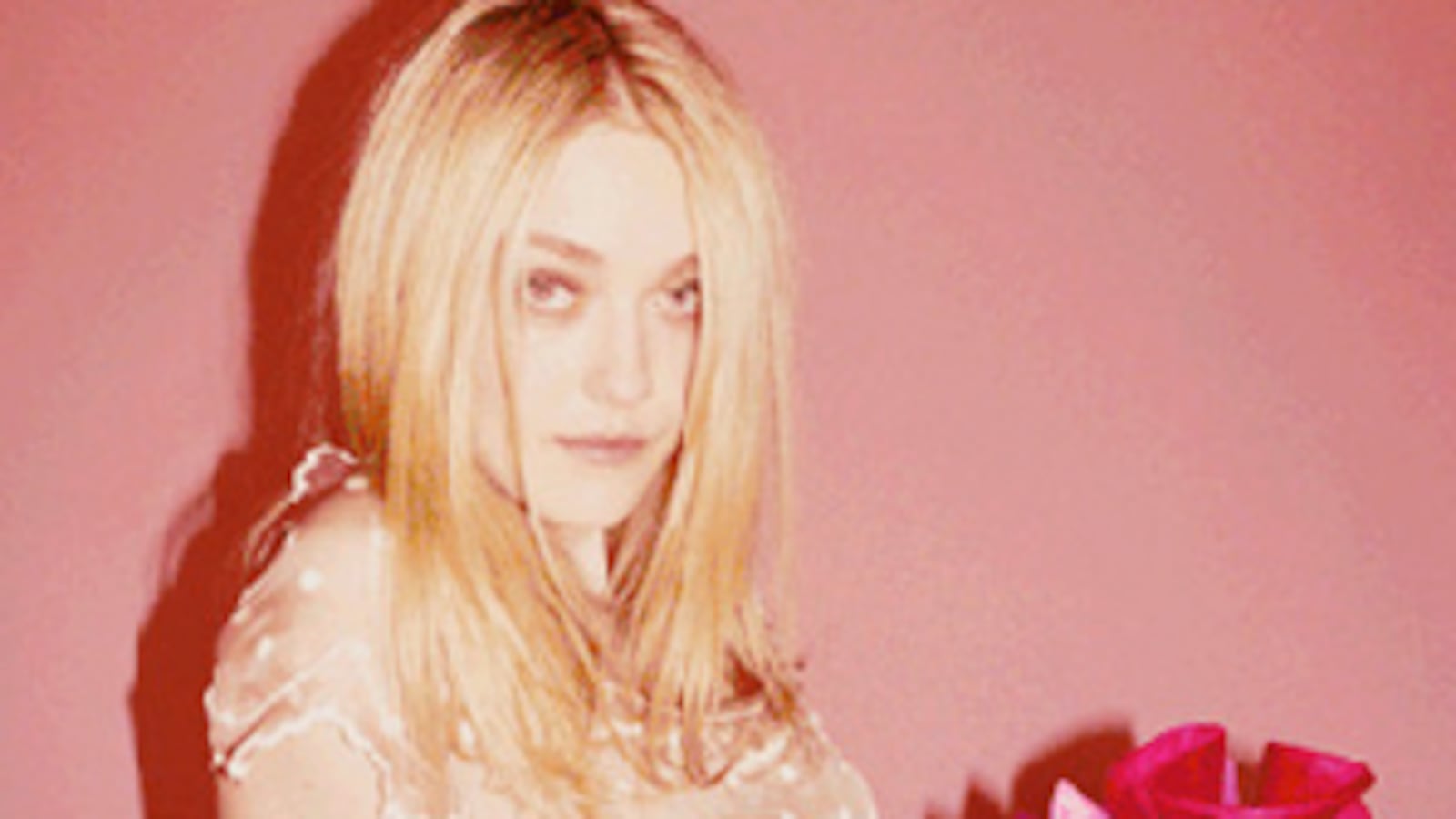 cheats/2011/11/09/dakota-fanning-perfume-ad-banned/dakota-fanning-marc-jacobs-perfume-banned-cs_lgedtc