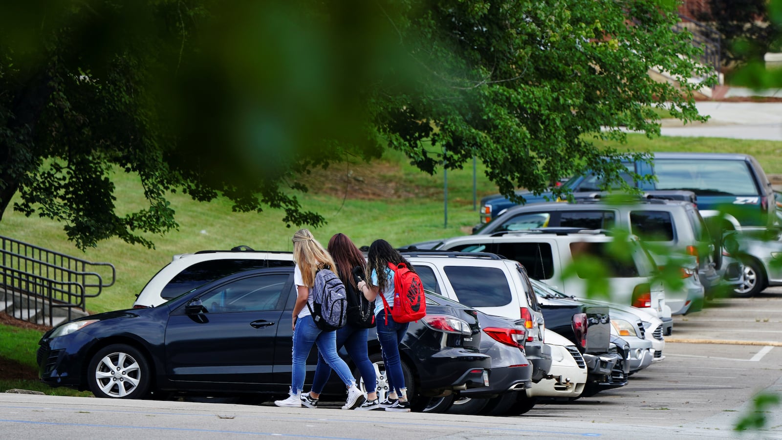 2020-07-31T155344Z_1260052271_RC2F4I9W8Z0N_RTRMADP_3_HEALTH-CORONAVIRUS-GEORGIA-SCHOOLS_ld9uvj