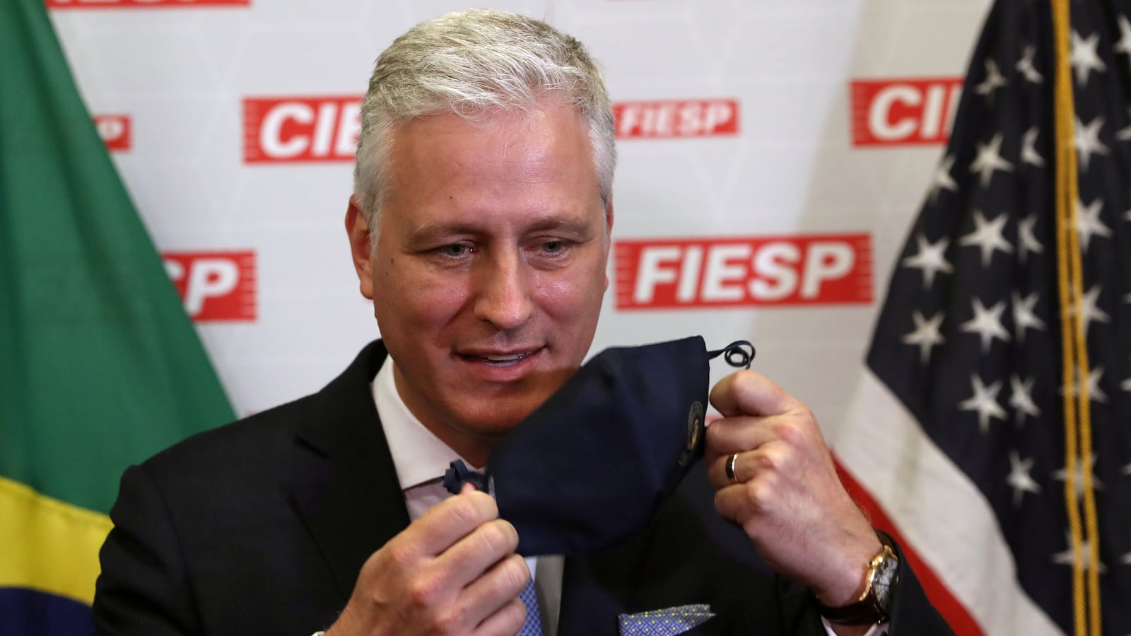 2020-10-19T141632Z_1513175104_RC2QLJ94K2IK_RTRMADP_3_USA-BRAZIL_o4sr8m