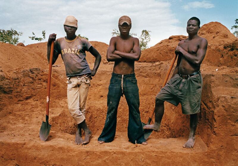 galleries/2010/07/28/zwelethu-mthethwa/zwelethu---image-12_vyljmu