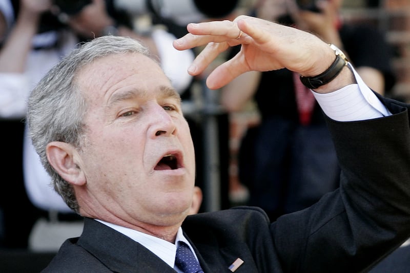 galleries/2012/04/17/prostitutes-in-colombia-and-more-embarrassing-secret-service-moments-photos/secret-service-mishaps-bush_lpeyrw