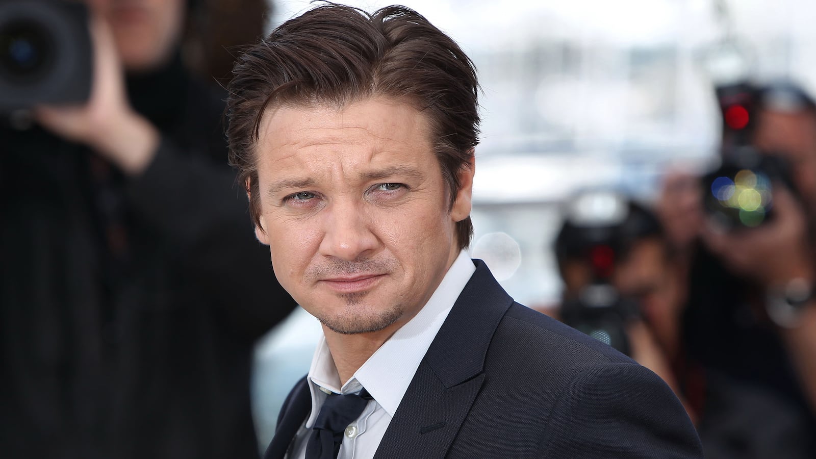 articles/2014/09/29/jeremy-renner-talks-marriage-his-problems-with-the-media-and-the-future-of-hawk-eye/140926-stern-renner-tease_a4xt0p