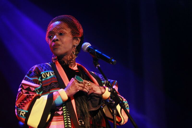 galleries/2009/08/03/famous-tax-evaders/lauryn-hill-taxes_k9hiql