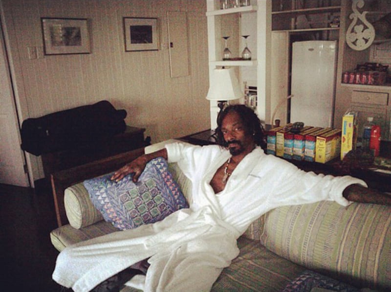 galleries/2012/02/26/rihanna-mariah-carey-and-more-celebrity-twitter-photos/twitpics-1223-snoop_eza79p