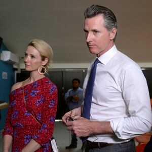 2019-04-08T000000Z_1307518576_RC1EDFF496A0_RTRMADP_3_EL-SALVADOR-CALIFORNIA-NEWSOM_p3yjb1