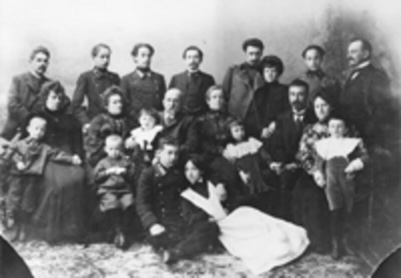 articles/2010/10/14/mike-nichols-his-untold-family-history/gates-mike-nichols-3_sdhzlk