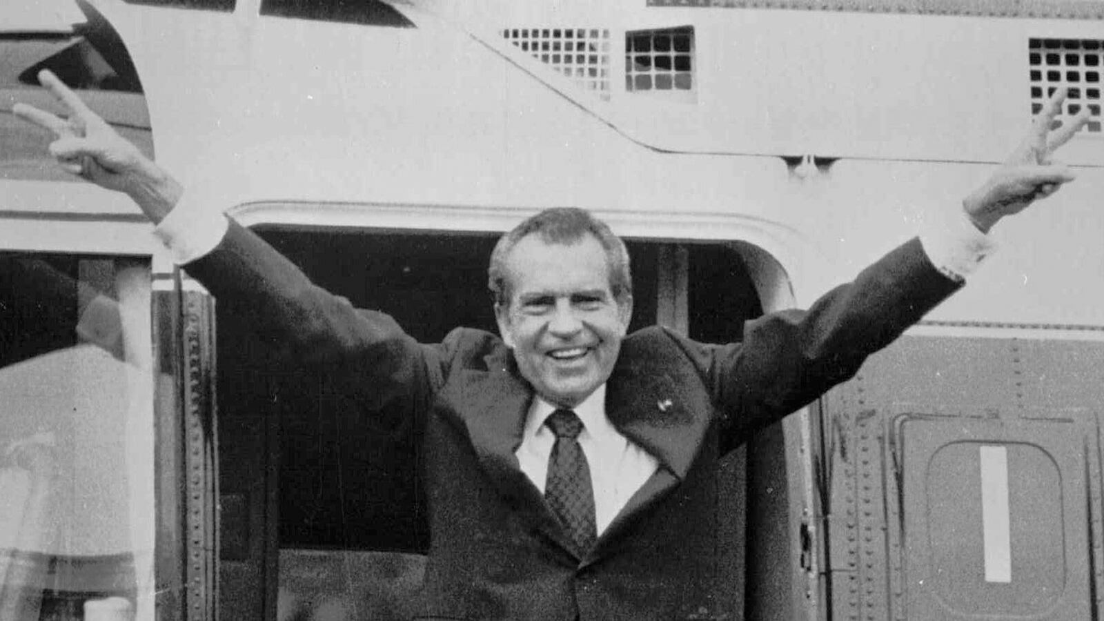 galleries/2013/08/18/watergate-30-years-later-newsweek-covers-from-the-summer-of-73/130813-watergate-intro-tease_eldqpj