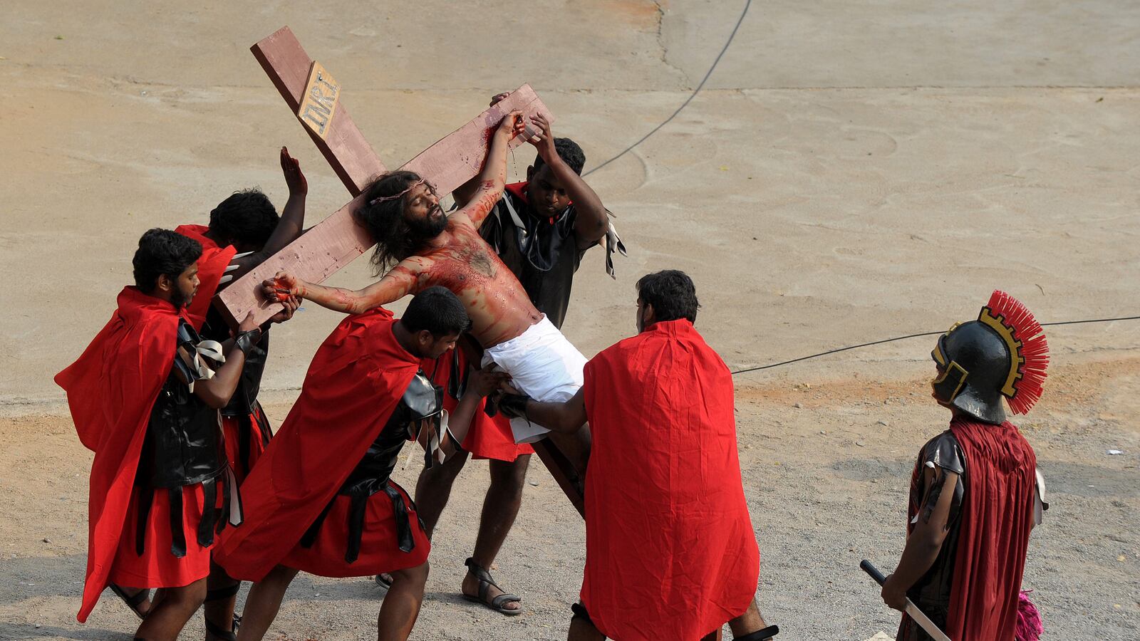 galleries/2014/04/18/flagellations-crucifixions-and-processions-good-friday-around-the-world-photos/140418-good-friday-india_jxb3ks