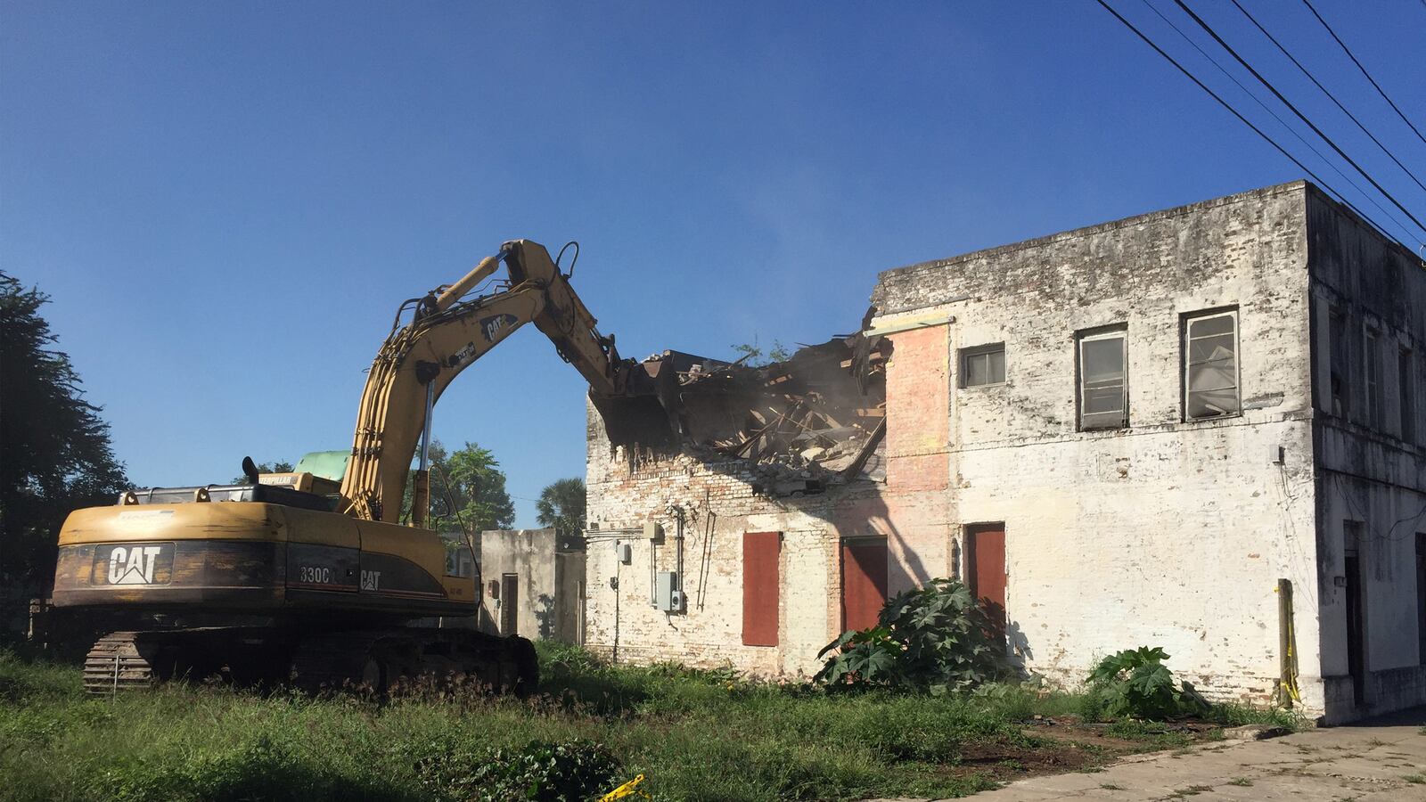 articles/2016/07/05/is-there-any-such-thing-as-an-evil-building-why-we-should-think-twice-before-razing-houses-of-horror/160704-_Tillman-Evil-building-embed_kfgdzr