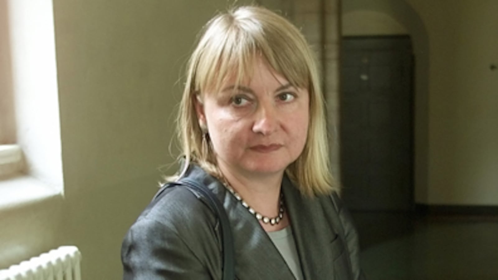 articles/2010/10/02/the-spy-in-my-bed/jamieson-stasi_130880_bezaum