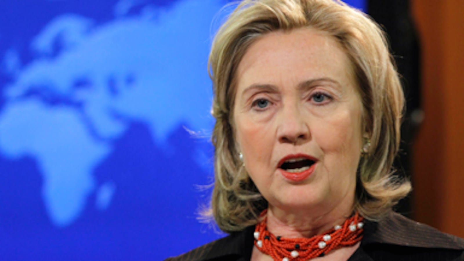 articles/2011/04/16/hillary-clintons-cluster-bomb-hypocrisy/beehner-cluster-bombs_173929_mhqv7v