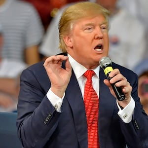 articles/2016/03/25/donald-trump-s-heidi-cruz-attack-excites-men-s-rights-activists/160334-resnick-trump-tease_lklm6s
