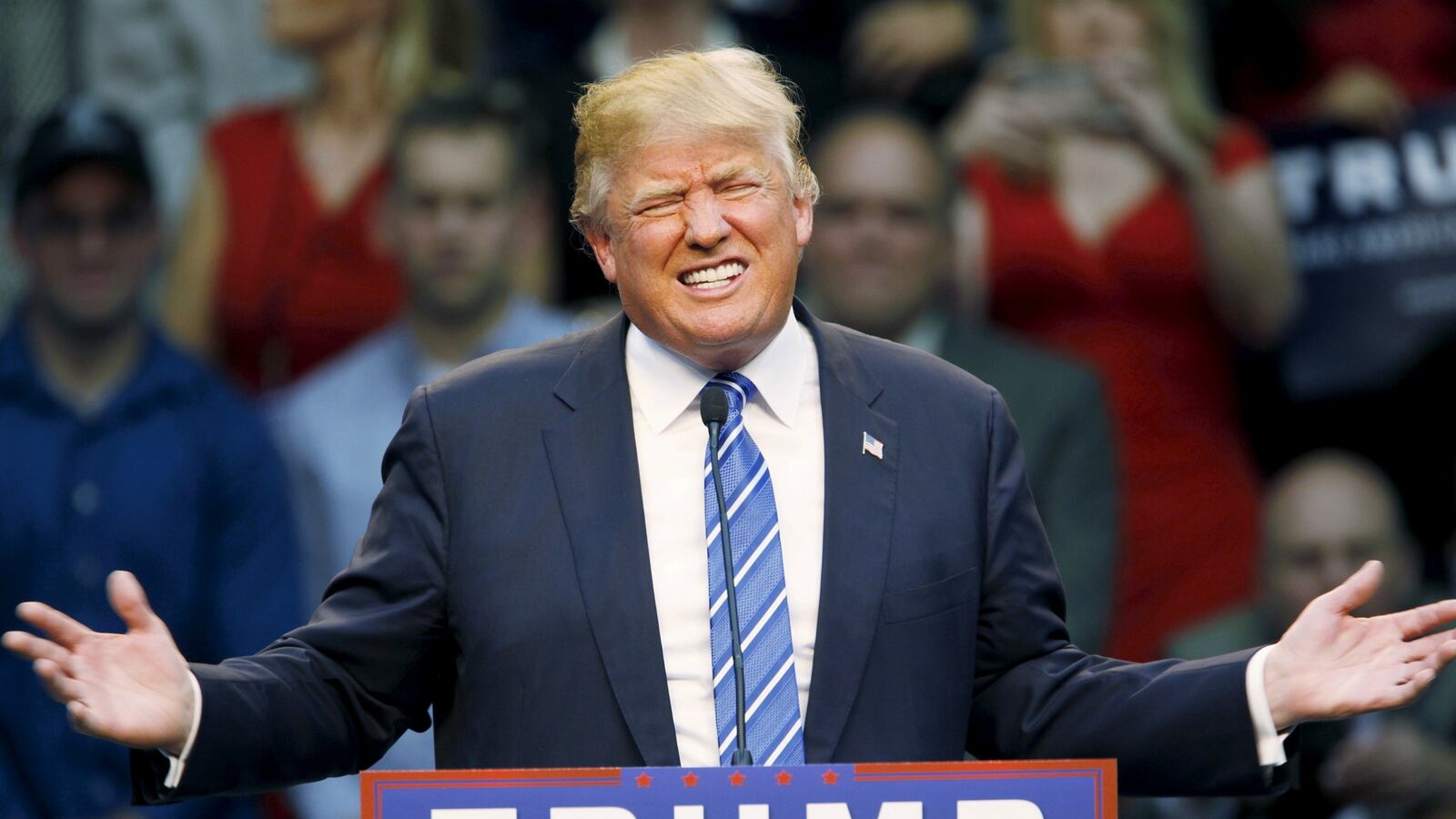 cheats/2015/12/08/poll-islamophobia-fueling-trump-nc-rise/151207-trump-cheat_rsmyqa