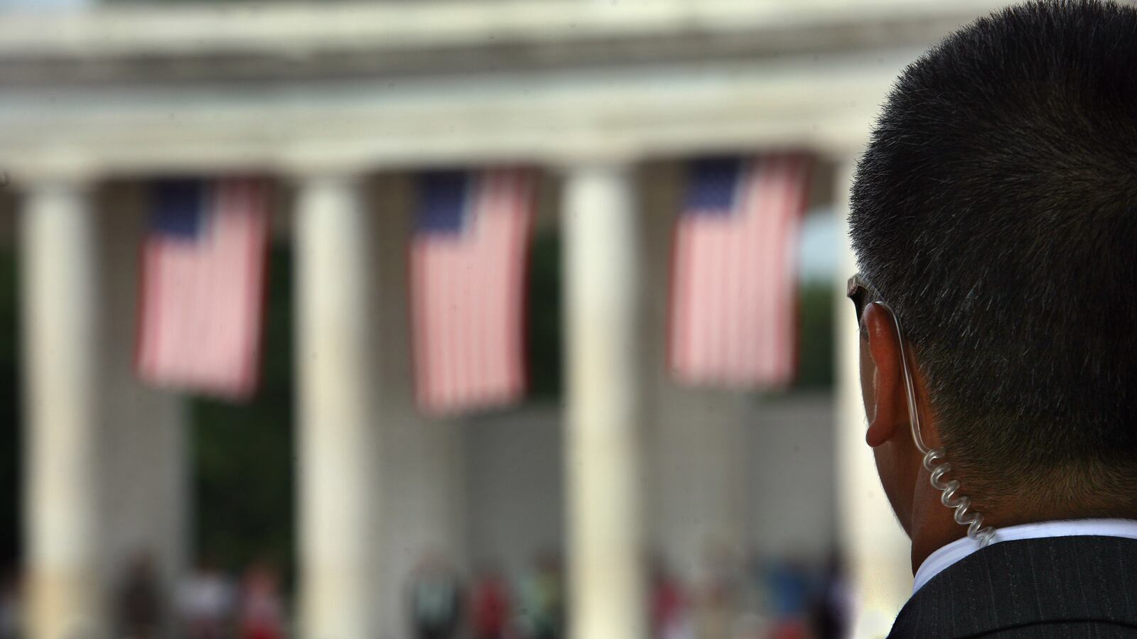 articles/2014/10/02/behind-the-scenes-with-a-site-agent-the-secret-service-s-hardest-job/141001-ambinder-ss-tease_p8pszk