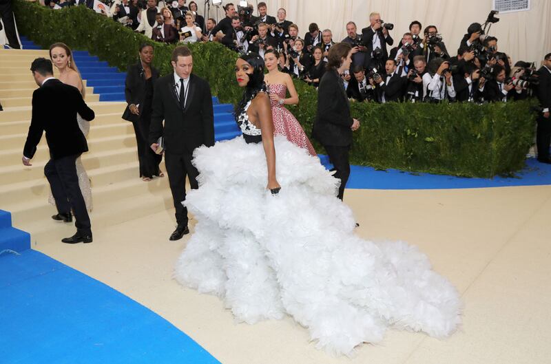 galleries/2017/05/01/how-to-rock-the-met-gala-red-carpet/170501-met-gala-69_pw4txt