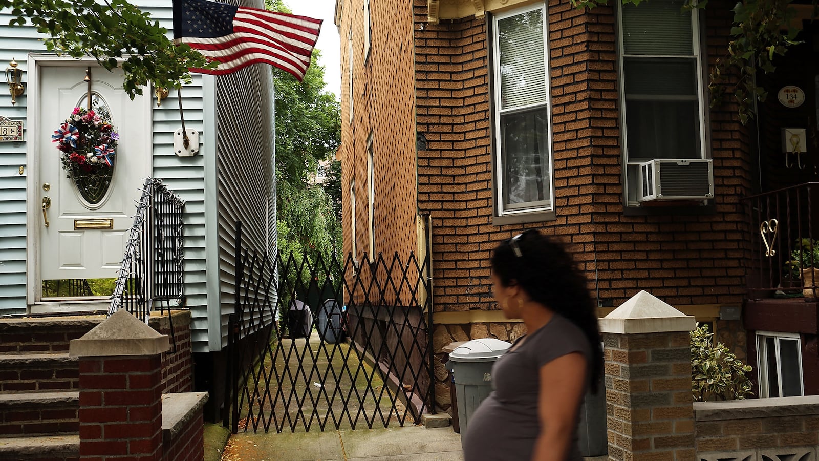 cheats/2014/04/22/us-middle-class-no-longer-richest/140422-middle-class-cheat_k2uya5