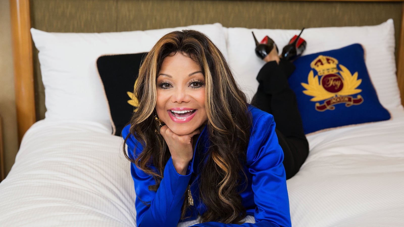 articles/2013/04/12/in-her-new-show-la-toya-jackson-gets-real/130412-samuels-la-toya-tease-embed_zasjcw