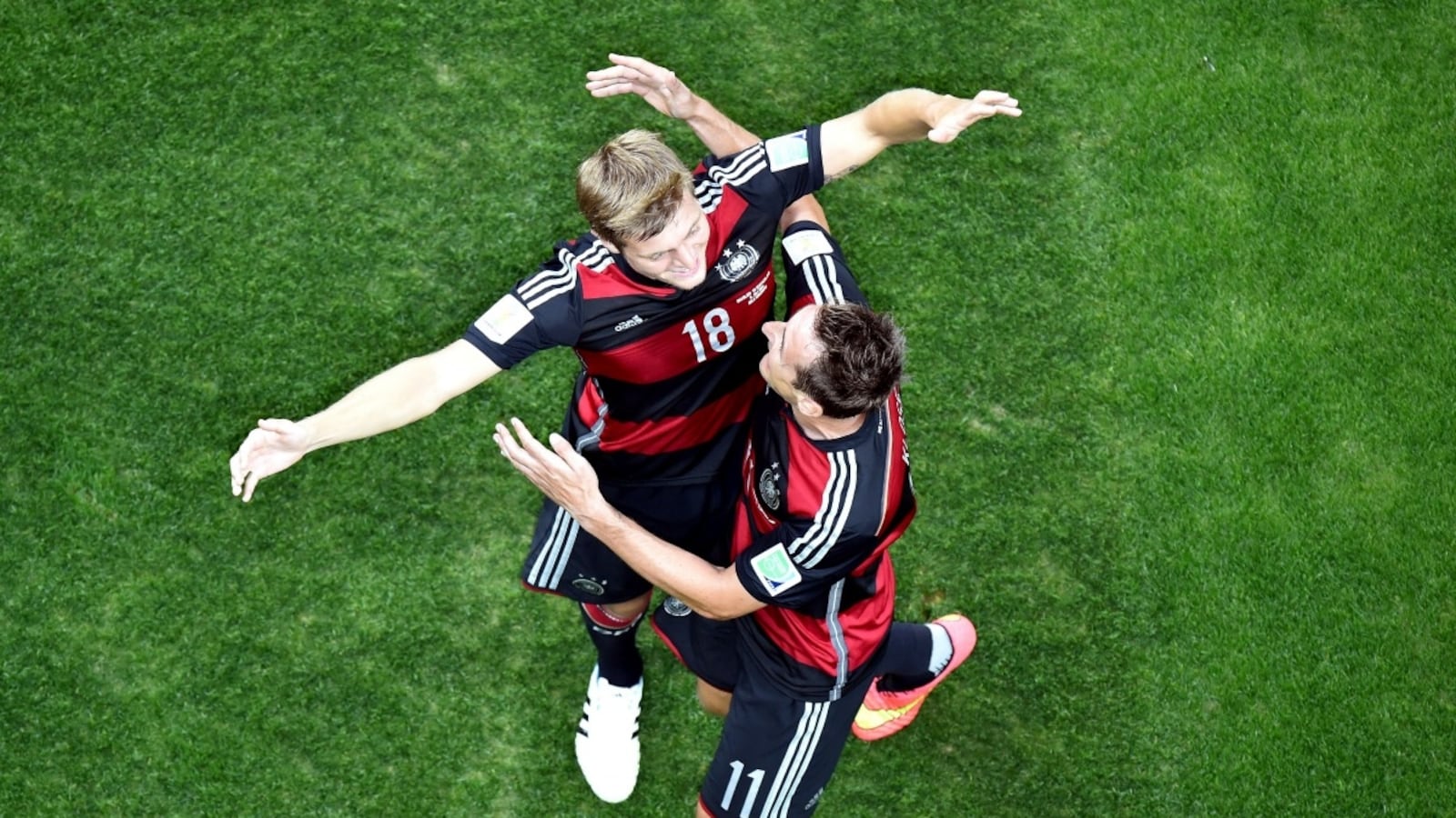 cheats/2014/07/08/germany-beats-brazil-7-1/140708-brazil-germany.jpg_imgoqt