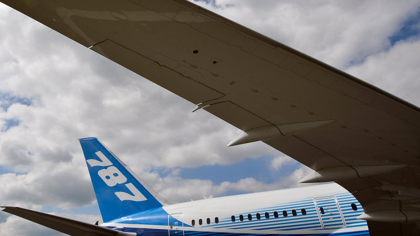 articles/2013/01/16/boeing-s-stock-suffer-as-dreamliner-encounters-problems/130116-boeing-zeitlin-tease_k3ndqt