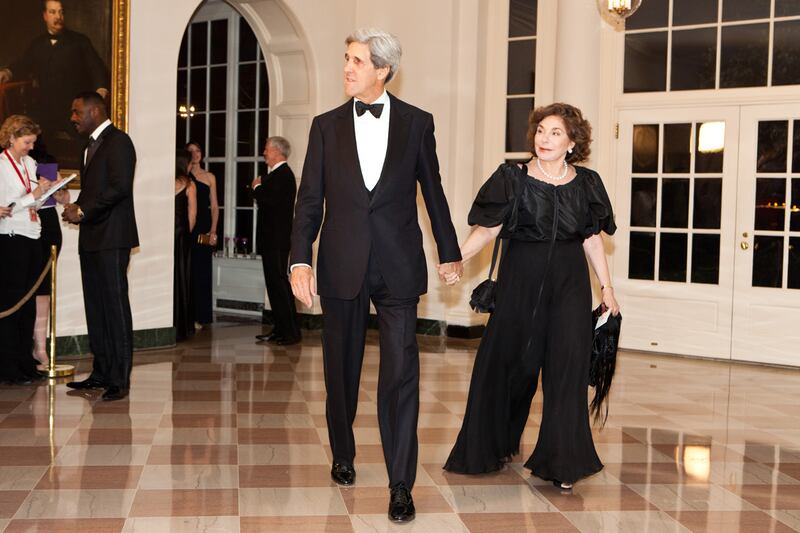 galleries/2012/03/14/us-state-dinner-honors-british-prime-minister-photos/state-dinner-john-kerry_j6uajb