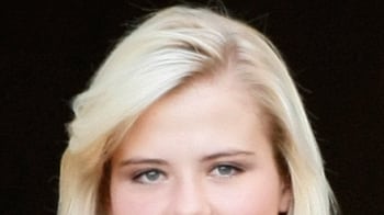 cheats/2010/12/02/elizabeth-smart-runs-from-courtroom/elizabeth-smart_hatd7c