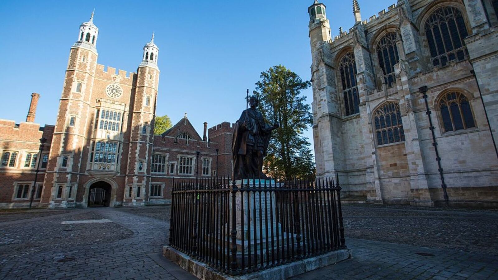 Eton College has delayed the start of term due to toilets backing up in its boarding houses.