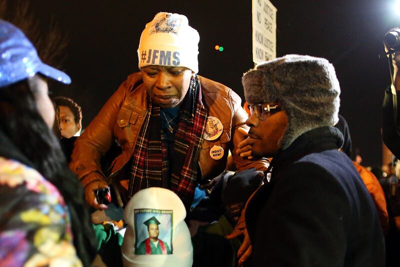 galleries/2014/11/24/fury-at-the-ferguson-decision-photos/141124-ferg-9_dcizdr