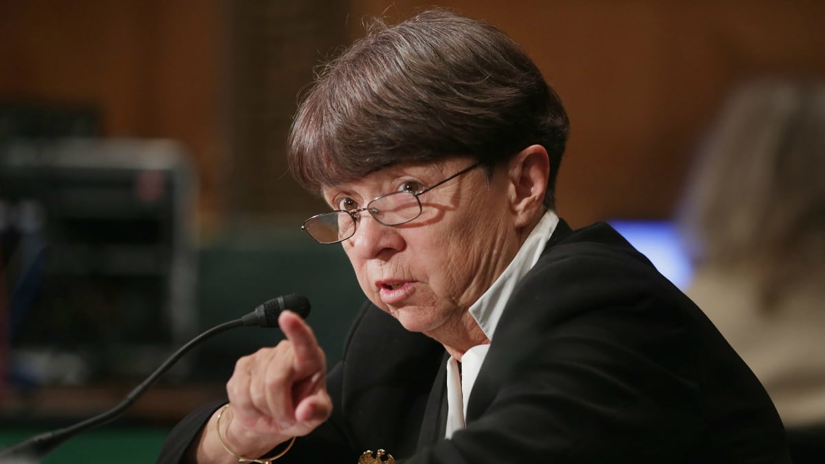 articles/2013/11/09/best-business-longreads/mary-jo-white-tease-11-9_guyjdy