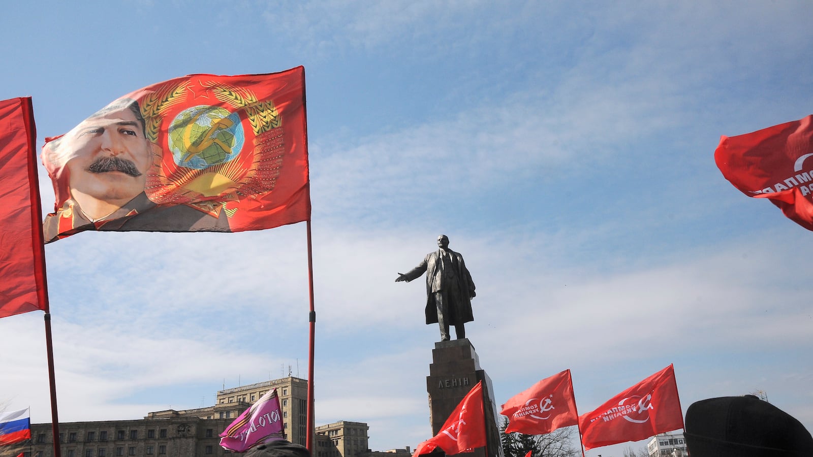 cheats/2014/08/28/ukraine-says-russia-is-invading/140828-russian-invasion-cheat_etz5rv