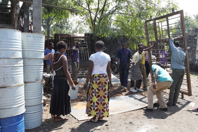 galleries/2014/06/06/victims-no-more-congo-s-badass-women-mechanics-photos/140605-congo-mechanics7_o8knjp