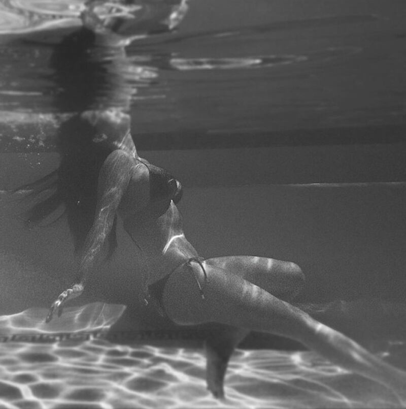 galleries/2012/08/08/what-s-up-with-kim-kardashian-s-bikini-shot-twitter-obsession-photos/kim-bikini-1_mo8ve4