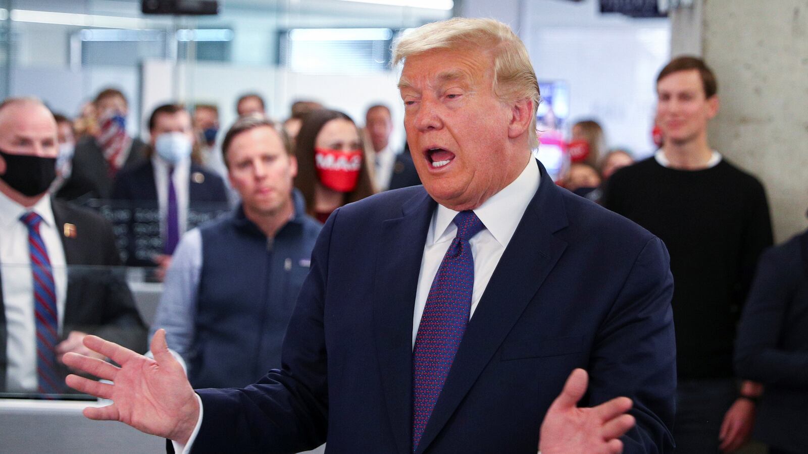 2020-11-03T184048Z_1301589758_RC2UVJ9RIKJY_RTRMADP_3_USA-ELECTION-TRUMP_gjznnj