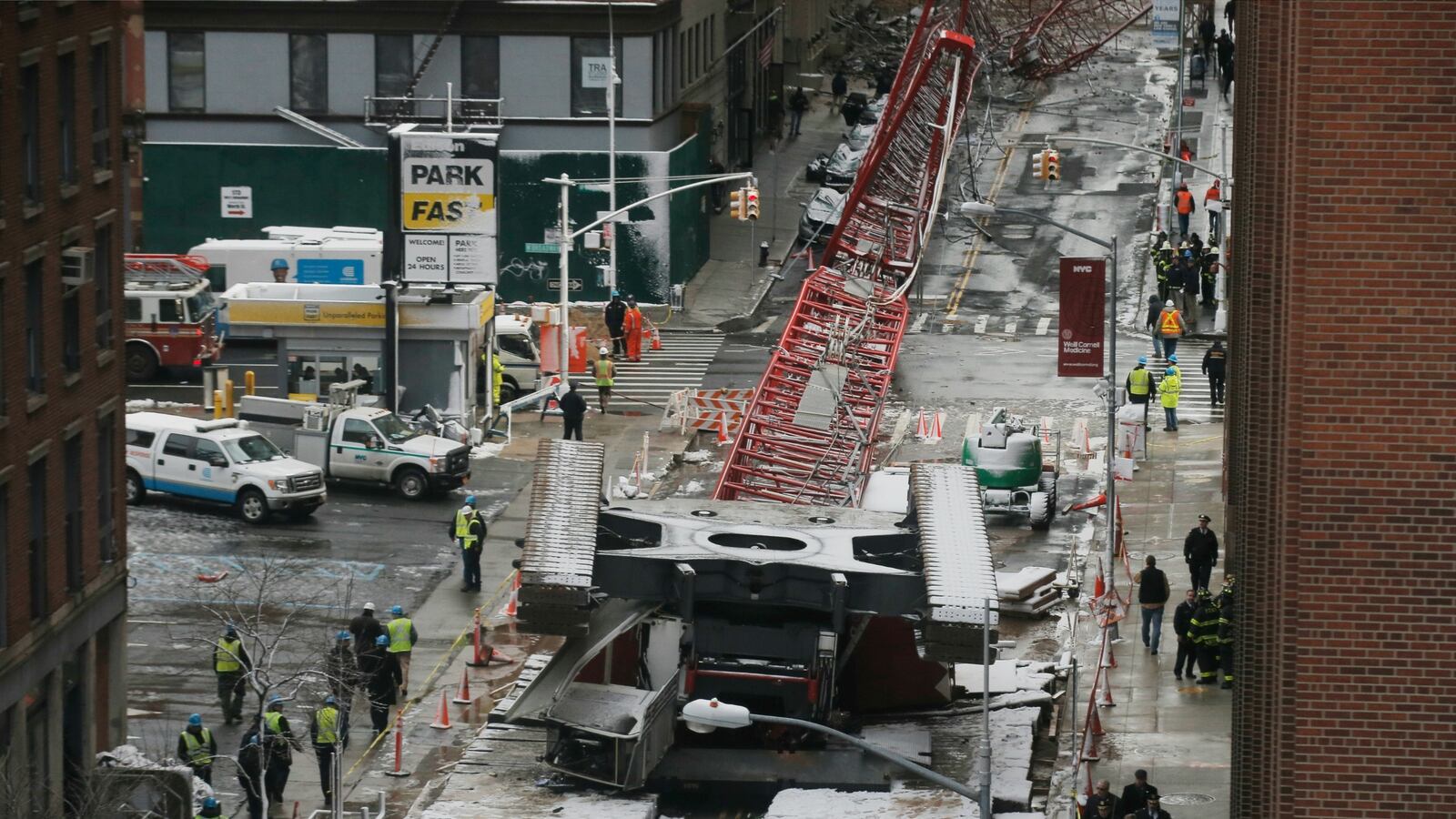 cheats/2016/02/05/nyc-crane-victim-identified-as-david-wichs/160205-nyc-crane-victim-cheat_j17uit