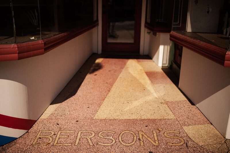 galleries/2014/09/21/america-s-fading-main-streets/140918-price-main6-tease_obqong