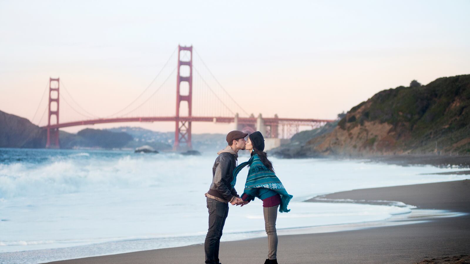 galleries/2014/02/14/best-cities-to-find-love-and-stay-in-love-photos/140213-zadrozny-city-love-tease_kdjhpv